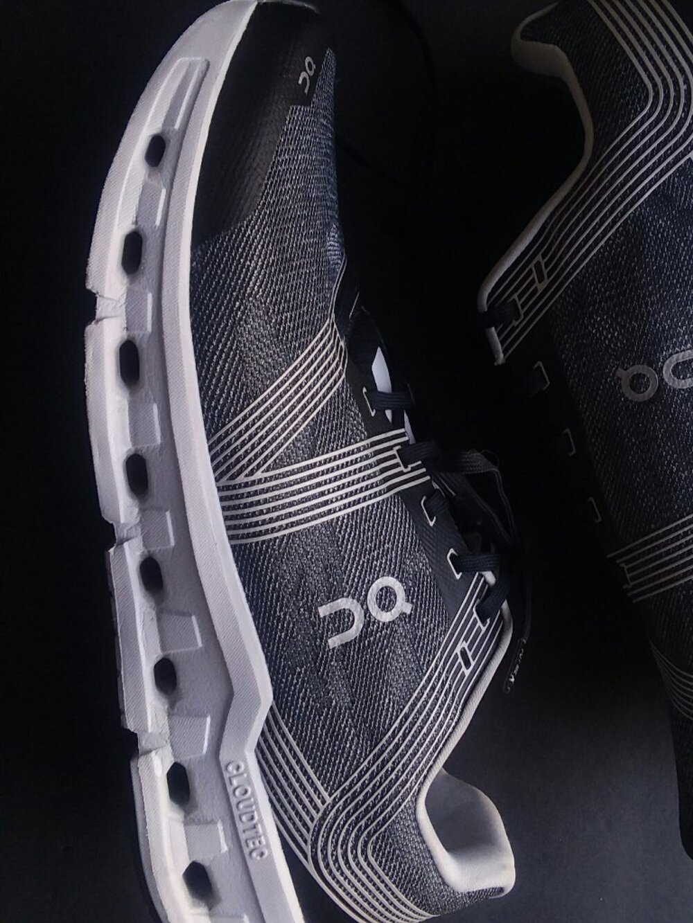 On Cloud Running Trainers Shoes Reflective Trim Logo Runners Gym Beach Work Out